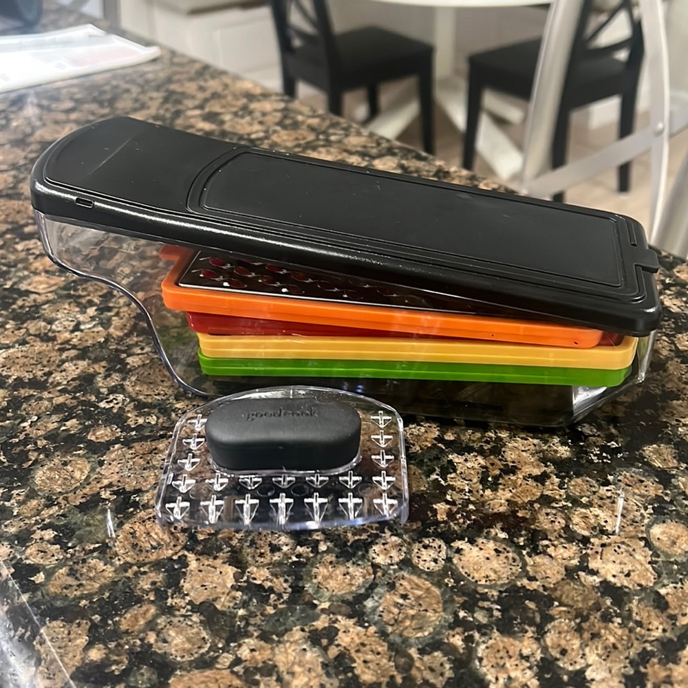 Goodcook mandolin with interchangeable blades